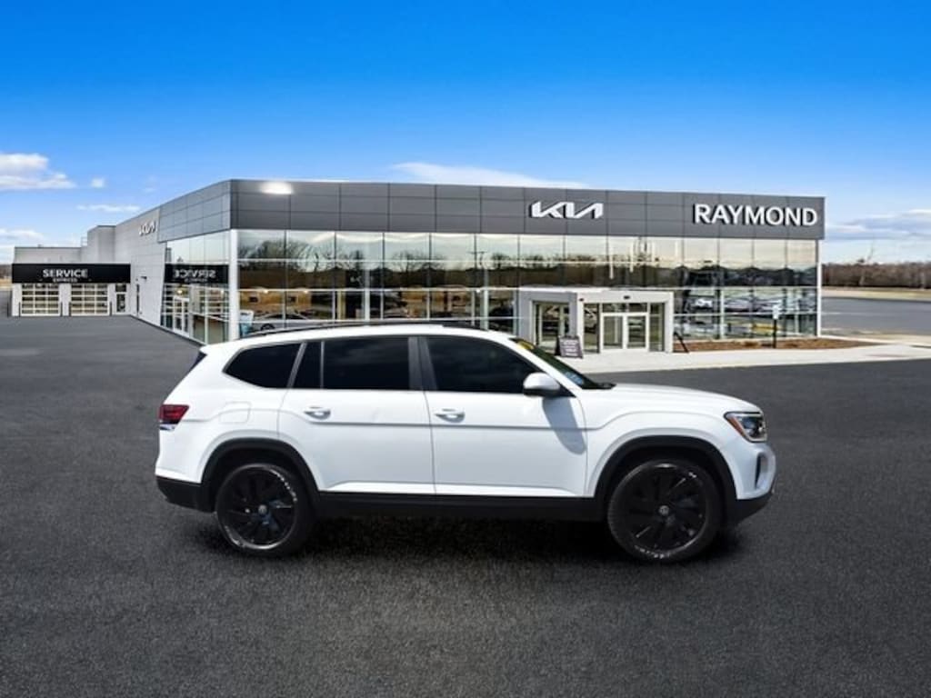 Used 2024 Volkswagen Atlas 2.0T SE w/Technology SUV
