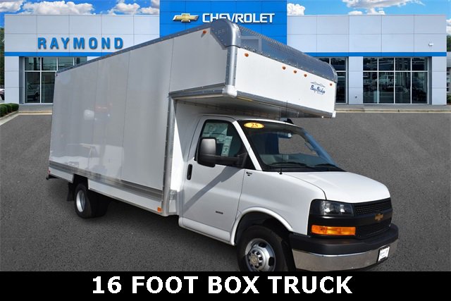 2025 Chevrolet Express Base's photo