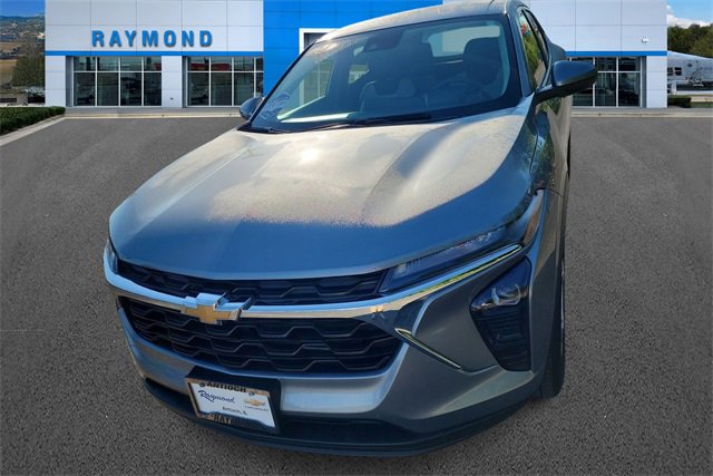 2024 Chevrolet Trax LS photo 4