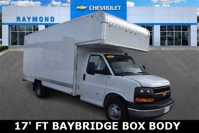 2025 Chevrolet Express Base's photo