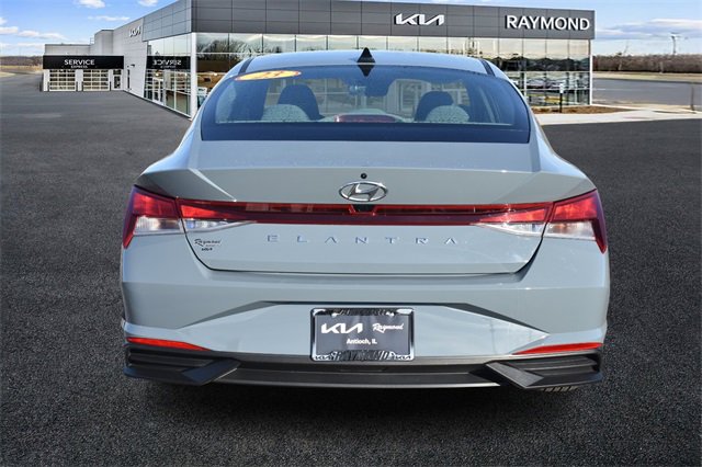 2023 Hyundai Elantra SEL photo 4