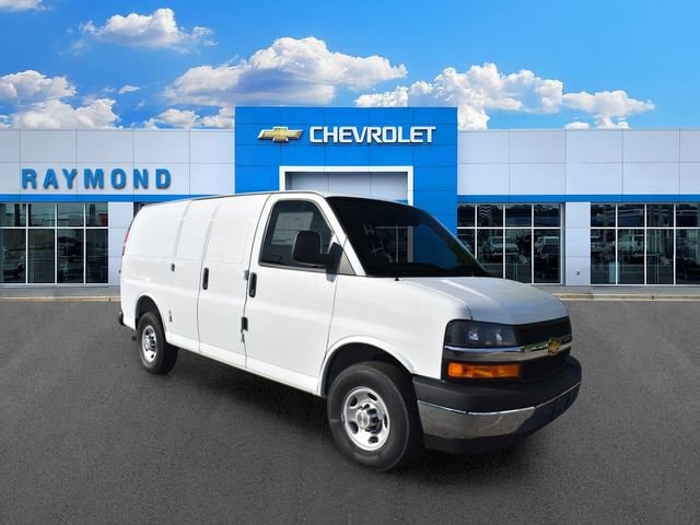 2026 Chevrolet Express 2500 Work Van HD's photo