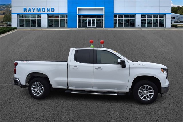 2022 Chevrolet Silverado 1500 LT photo 2