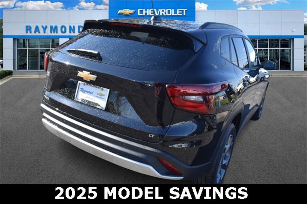 New 2025 Chevrolet Trax LT SUV
