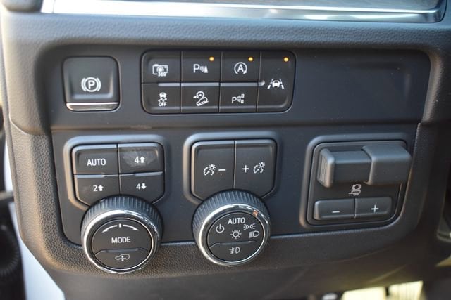2026 Chevrolet Suburban High Country - Photo 32