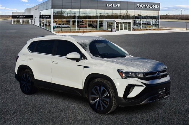 2022 Volkswagen Taos SE's photo