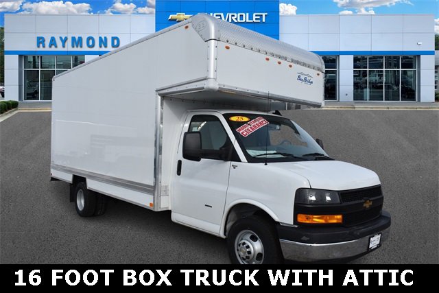 2025 Chevrolet Express Base's photo