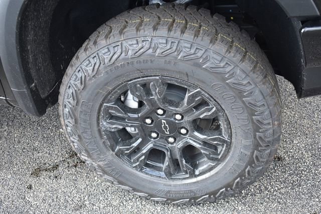 2026 Chevrolet Silverado 1500 ZR2 - Photo 12