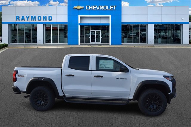 2026 Chevrolet Colorado Trail Boss photo 2