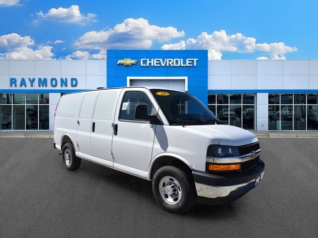 2025 Chevrolet Express 2500 Work Van HD's photo
