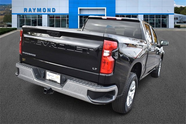 2022 Chevrolet Silverado 1500 LT photo 2