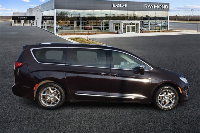 Used 2018 Chrysler Pacifica Limited with VIN 2C4RC1GG2JR112846 for sale in Antioch, IL