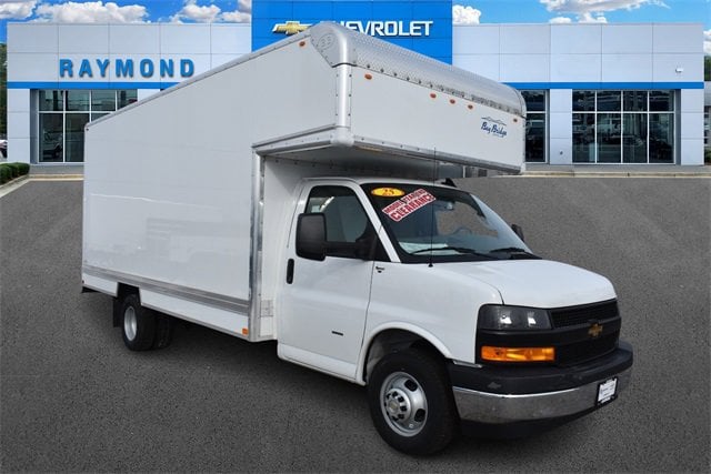 2025 Chevrolet Express Cutaway Base's photo
