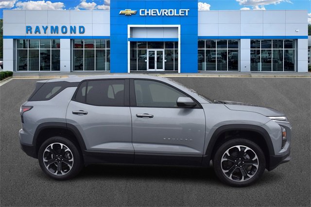 2026 Chevrolet Equinox LT photo 2