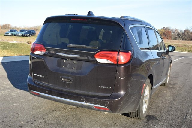 2018 Chrysler Pacifica Limited photo 3