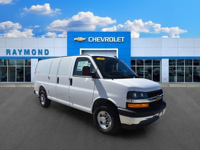 2025 Chevrolet Express 2500 Work Van HD's photo