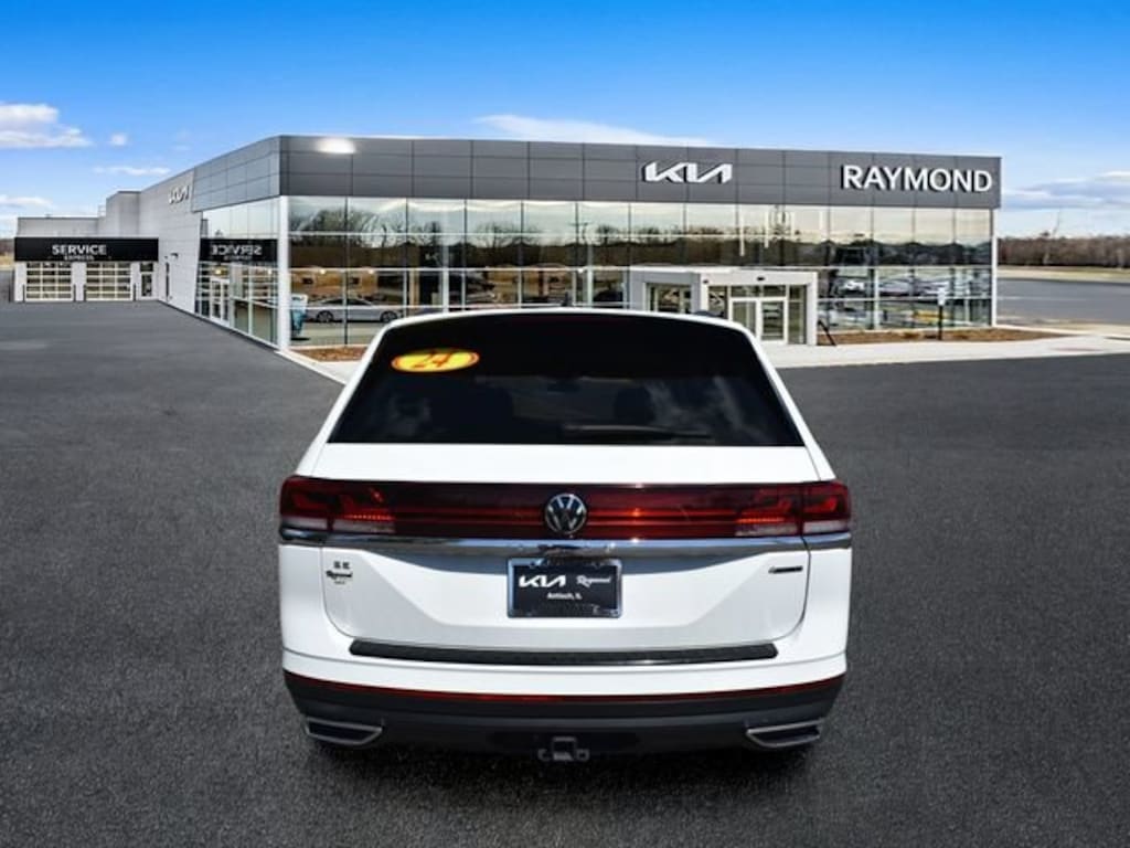 Used 2024 Volkswagen Atlas 2.0T SE w/Technology SUV
