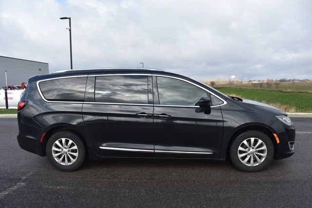 Used 2018 Chrysler Pacifica Touring L Plus with VIN 2C4RC1EG7JR262194 for sale in Antioch, IL