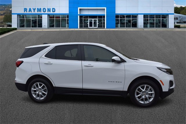 2022 Chevrolet Equinox LT photo 2