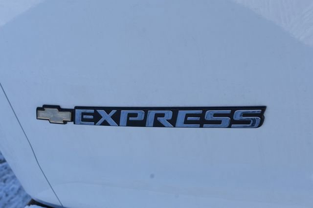 2025 Chevrolet Express Cargo Work Van - Photo 16