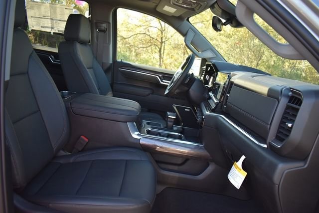 2025 Chevrolet Silverado 1500 LTZ - Photo 17