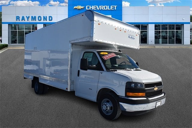 2025 Chevrolet Express Cutaway Base's photo