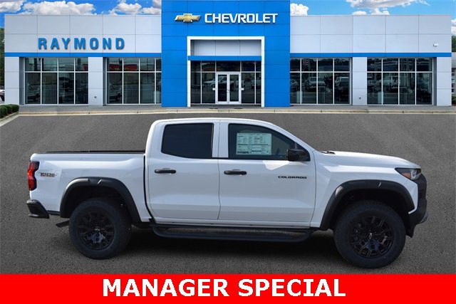 2026 Chevrolet Colorado Trail Boss photo 2