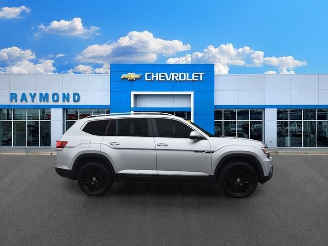 Used 2019 Volkswagen Atlas SEL Premium with VIN 1V2NR2CA5KC524675 for sale in Antioch, IL