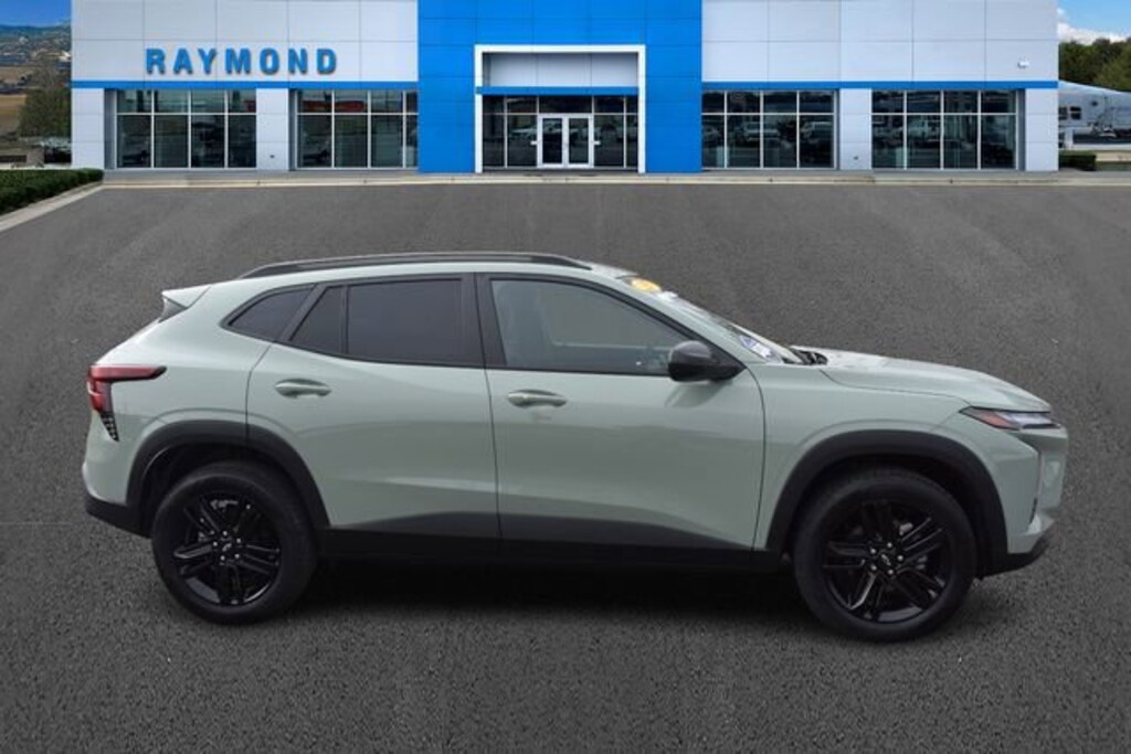 Used 2025 Chevrolet Trax Activ SUV