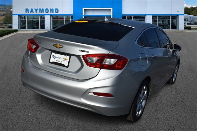 2017 Chevrolet Cruze Premier photo 3
