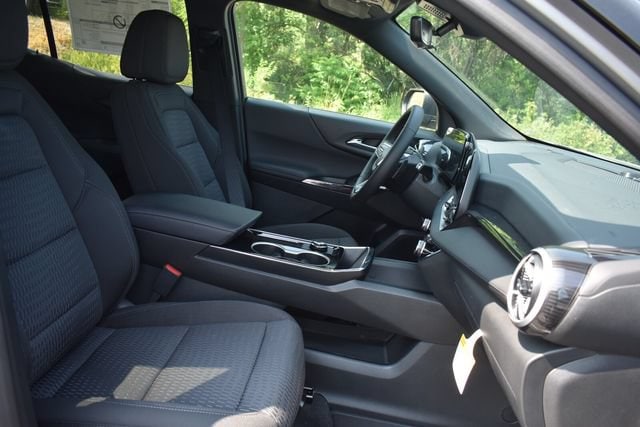 2027 Chevrolet Equinox LT - Photo 14
