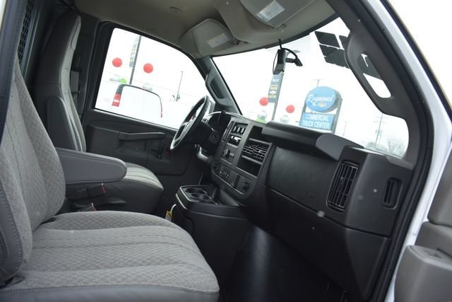 2025 Chevrolet Express Cargo Work Van - Photo 10