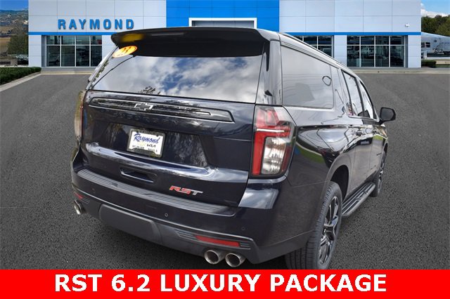 2023 Chevrolet Suburban RST photo 3
