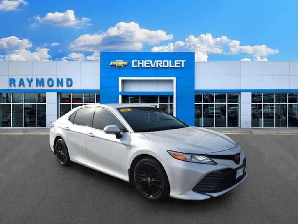 Used 2020 Toyota Camry XLE Sedan