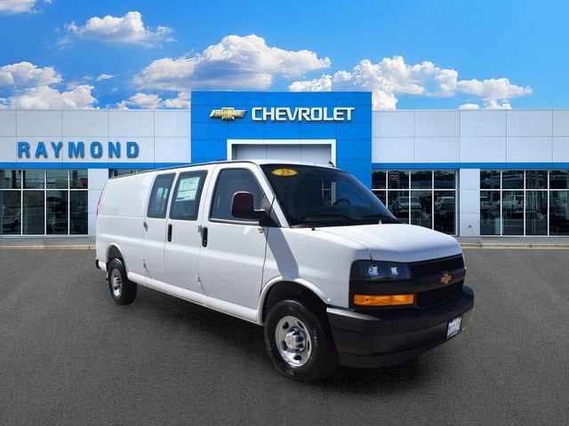 2025 Chevrolet Express 3500 Extended Work Van's photo