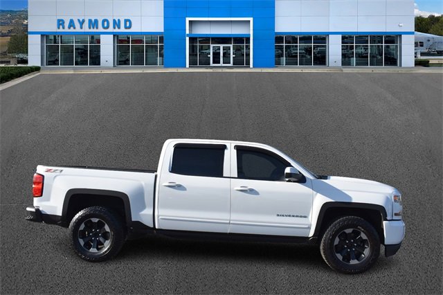 2017 Chevrolet Silverado 1500 LT photo 2