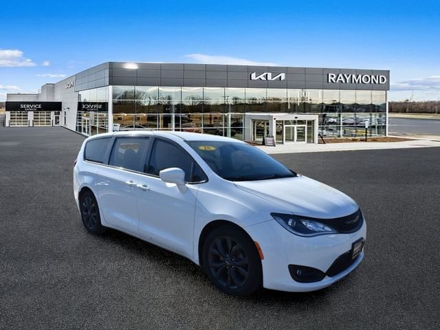2018 Chrysler Pacifica Touring Plus's photo