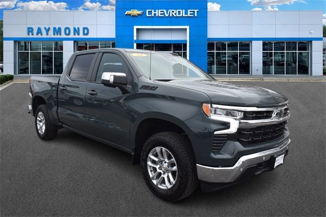 2025 Chevrolet Silverado 1500 LT's photo