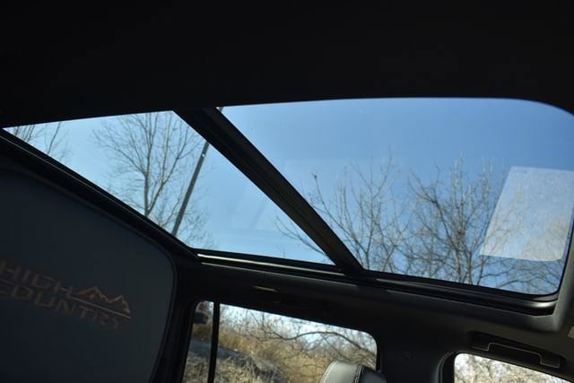 2026 Chevrolet Suburban High Country - Photo 18