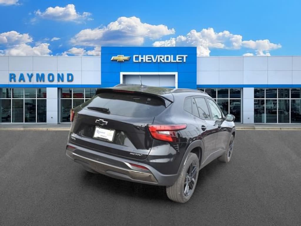 Used 2025 Chevrolet Trax Activ SUV
