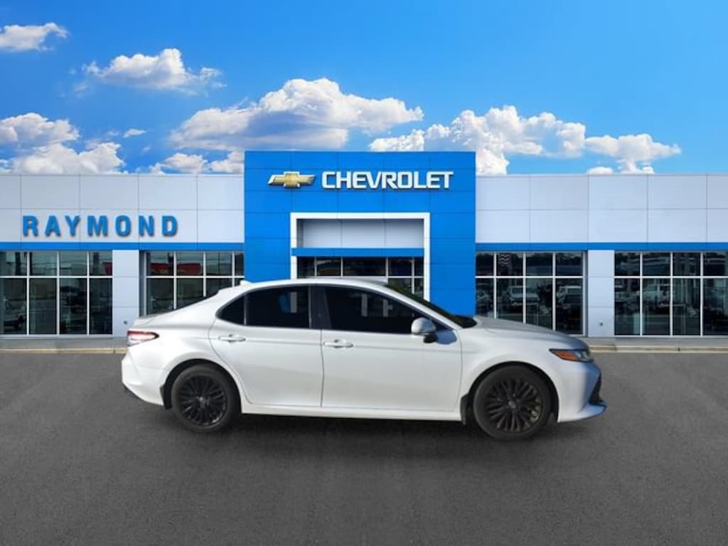 Used 2020 Toyota Camry XLE Sedan
