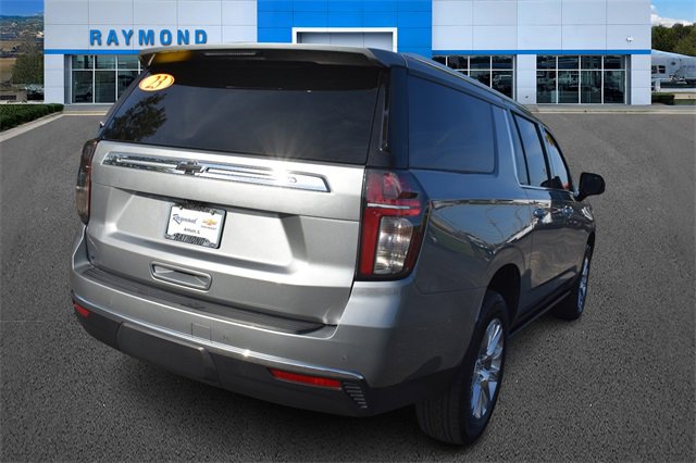 2023 Chevrolet Suburban Premier photo 3
