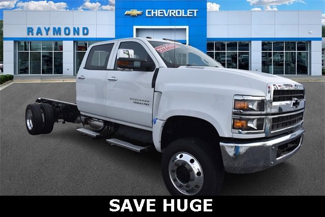 2024 Chevrolet Silverado 4500 Medium Duty Chassis Cab Work Truck's photo