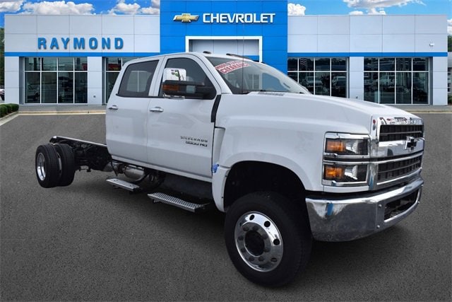 2024 Chevrolet Silverado 4500 Medium Duty Chassis Cab Work Truck's photo