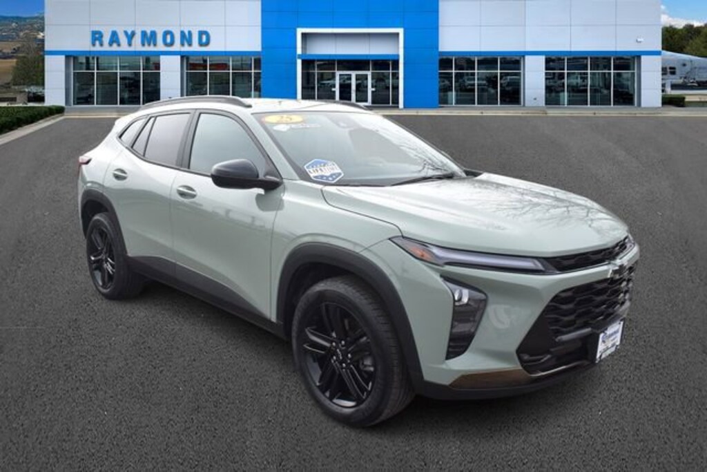 Used 2025 Chevrolet Trax Activ SUV