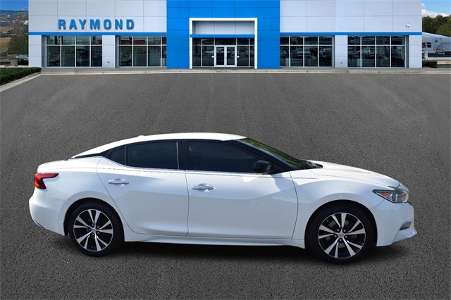 2017 Nissan Maxima S photo 2