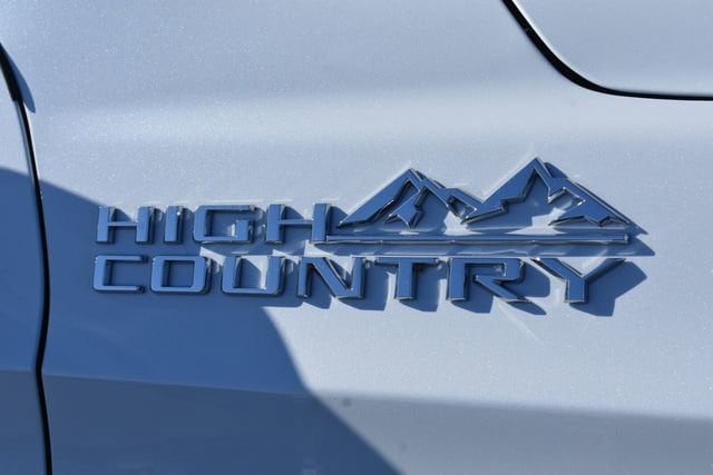 2026 Chevrolet Suburban High Country - Photo 13