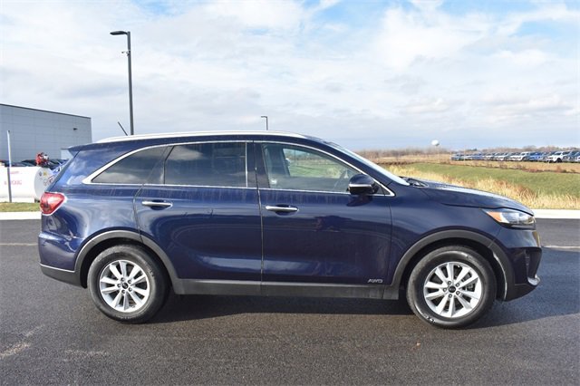 2020 Kia Sorento LX photo 2