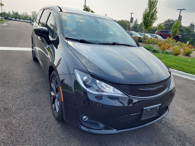 Used 2018 Chrysler Pacifica Touring Plus with VIN 2C4RC1FG8JR315757 for sale in Antioch, IL