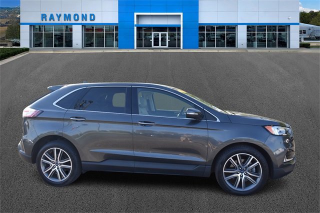 2019 Ford Edge Titanium photo 2